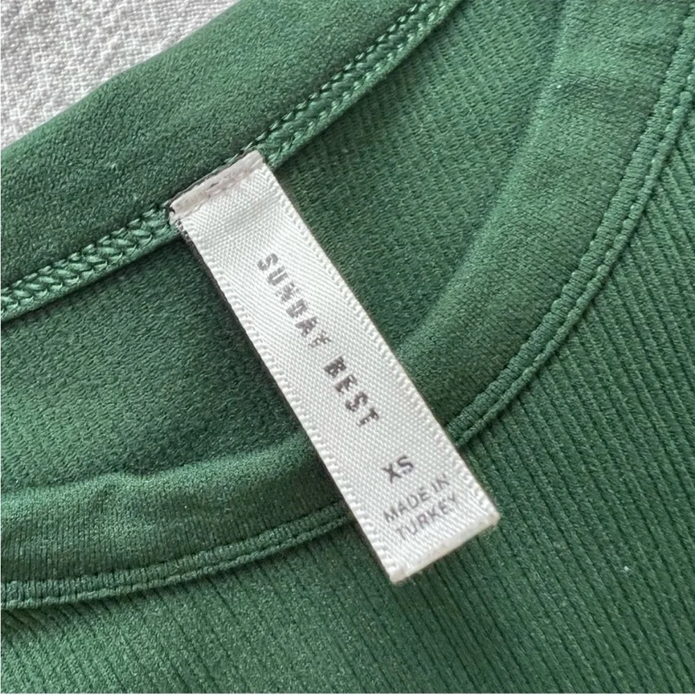 ARITZIA SUNDAY BEST Bliss Cropped Longsleeve Forest Green Size XS